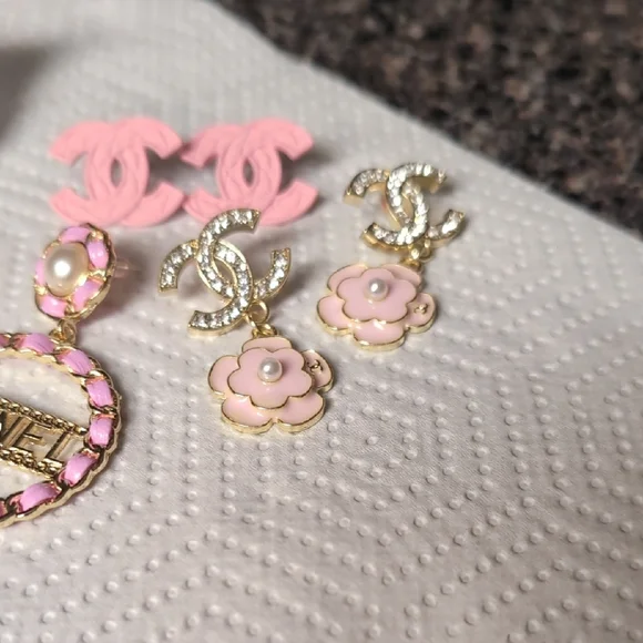 Source Unknown Pink and Gold Earrings Set - Picture 4 of 7